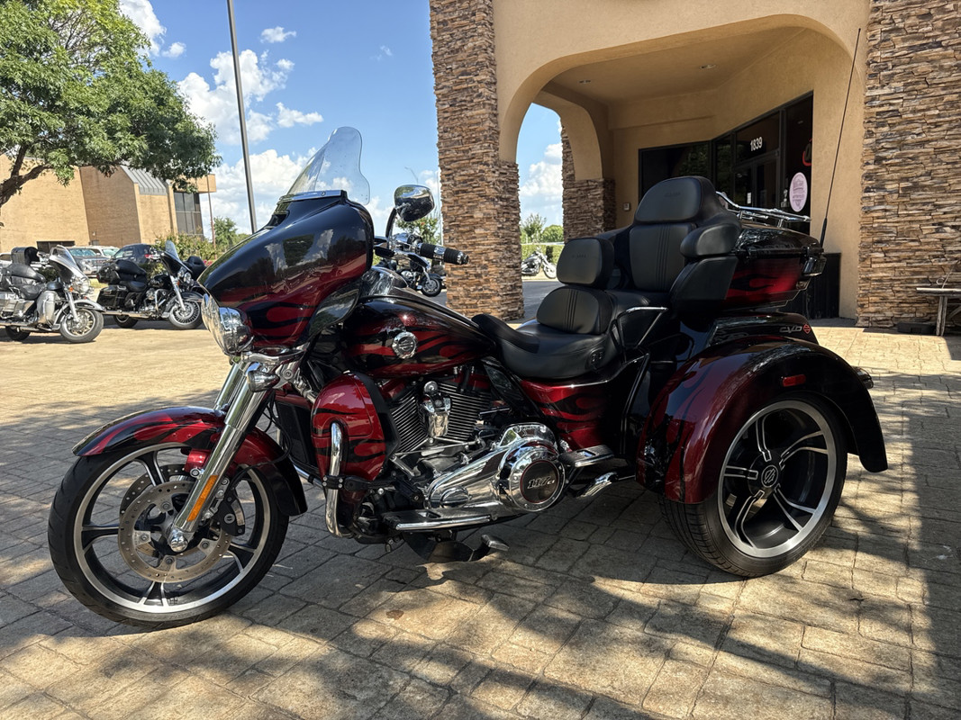 CVO® Tri Glide®