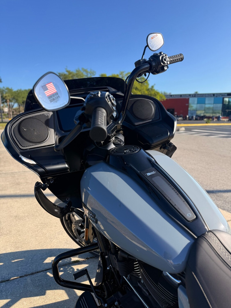 Road Glide®