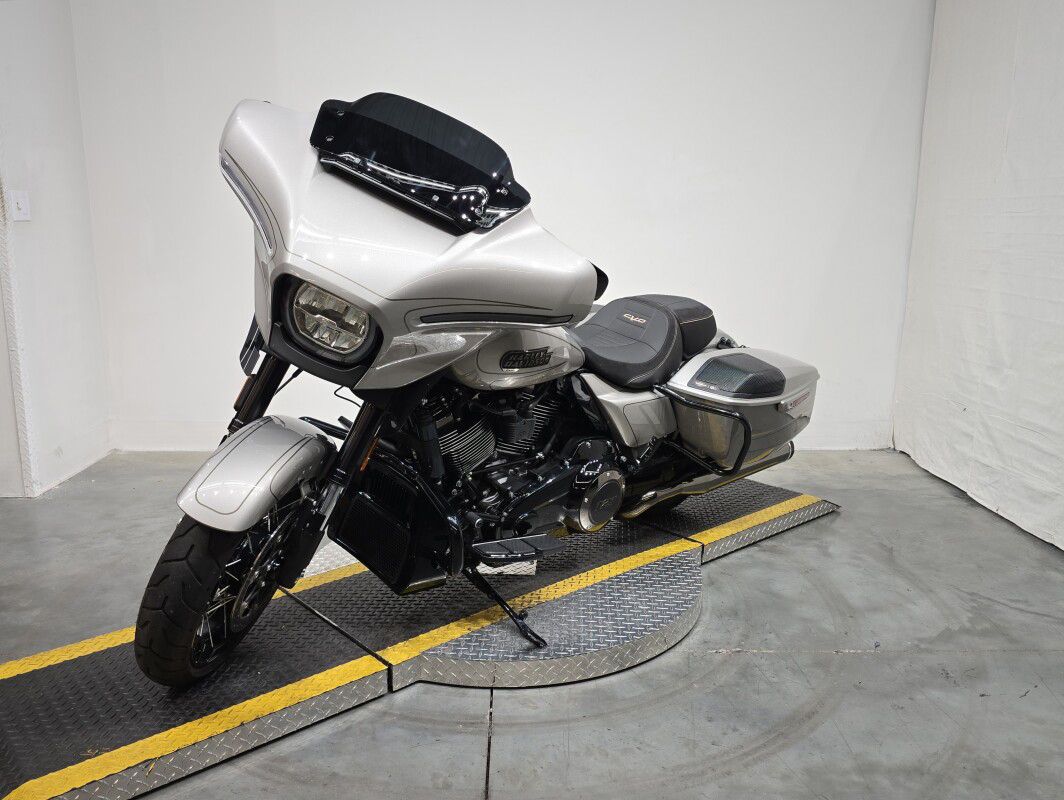 CVO® Street Glide®