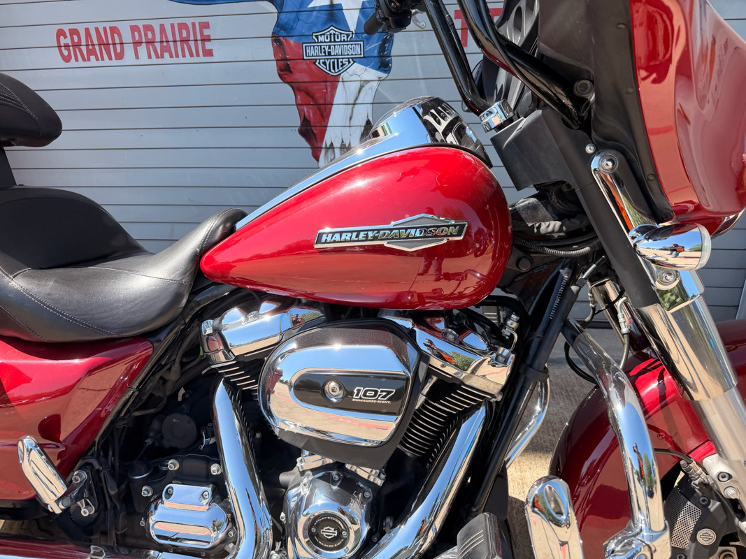 Street Glide®