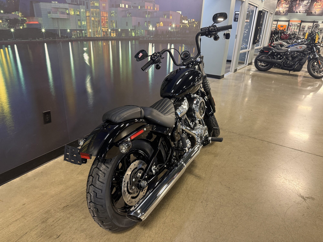 Street Bob®