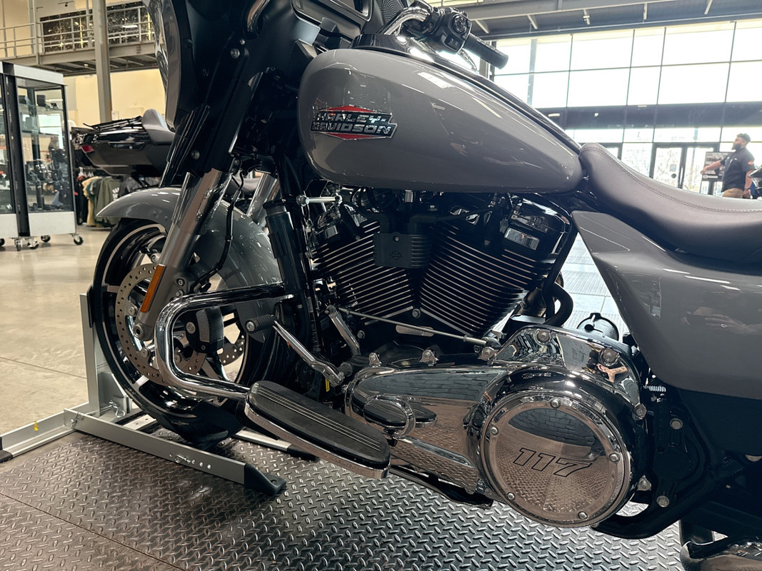 Street Glide®