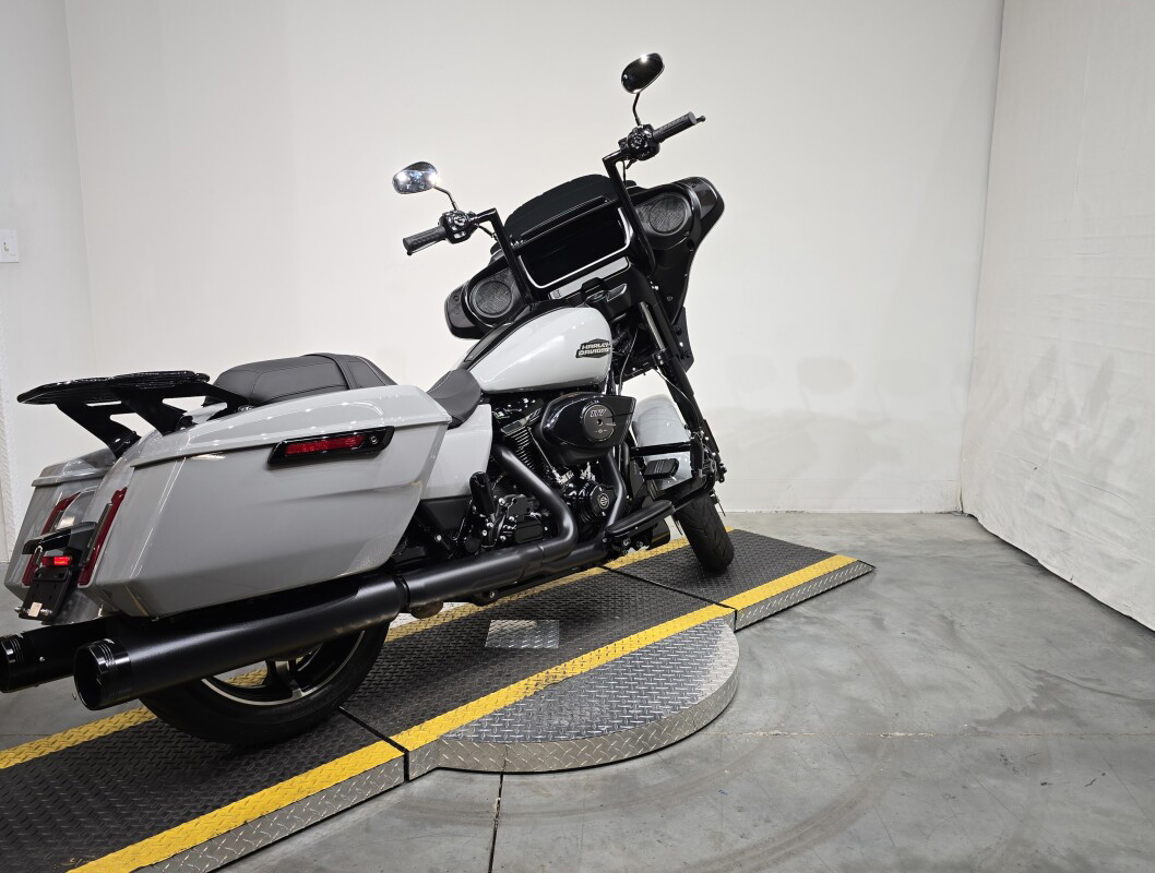 Street Glide®