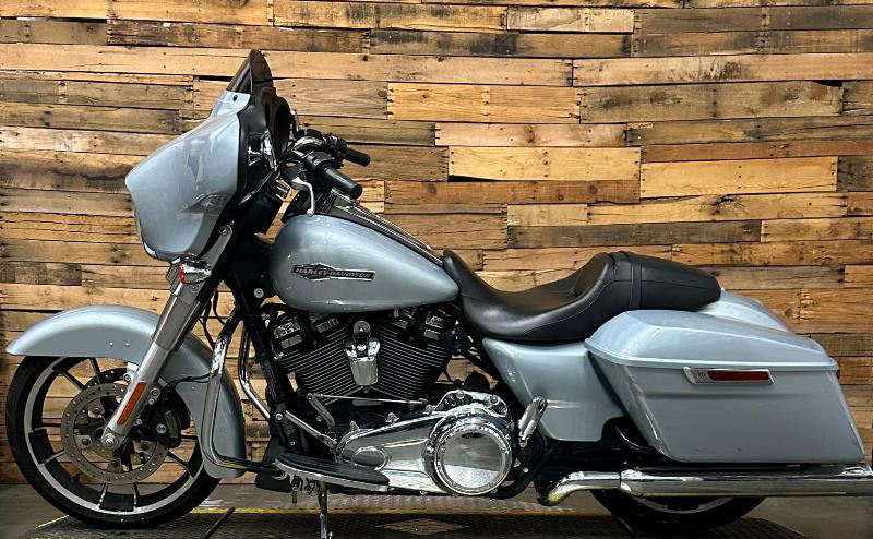 Street Glide®