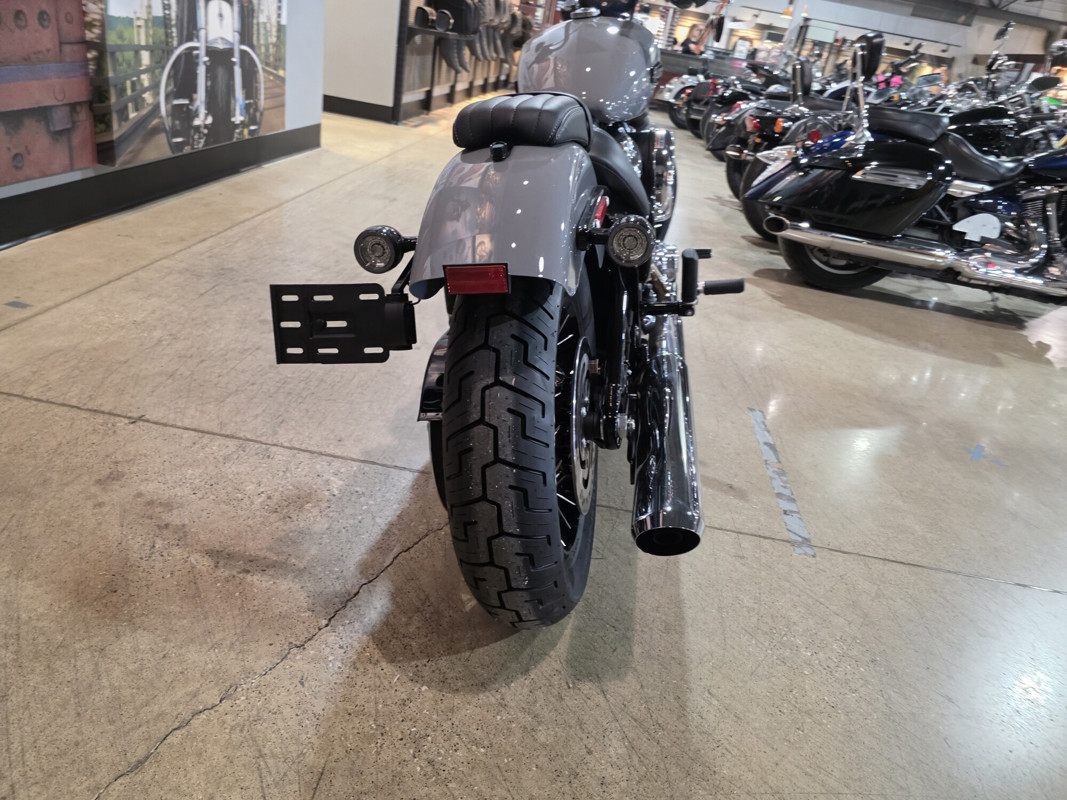Street Bob®