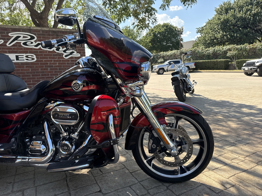 CVO® Tri Glide®