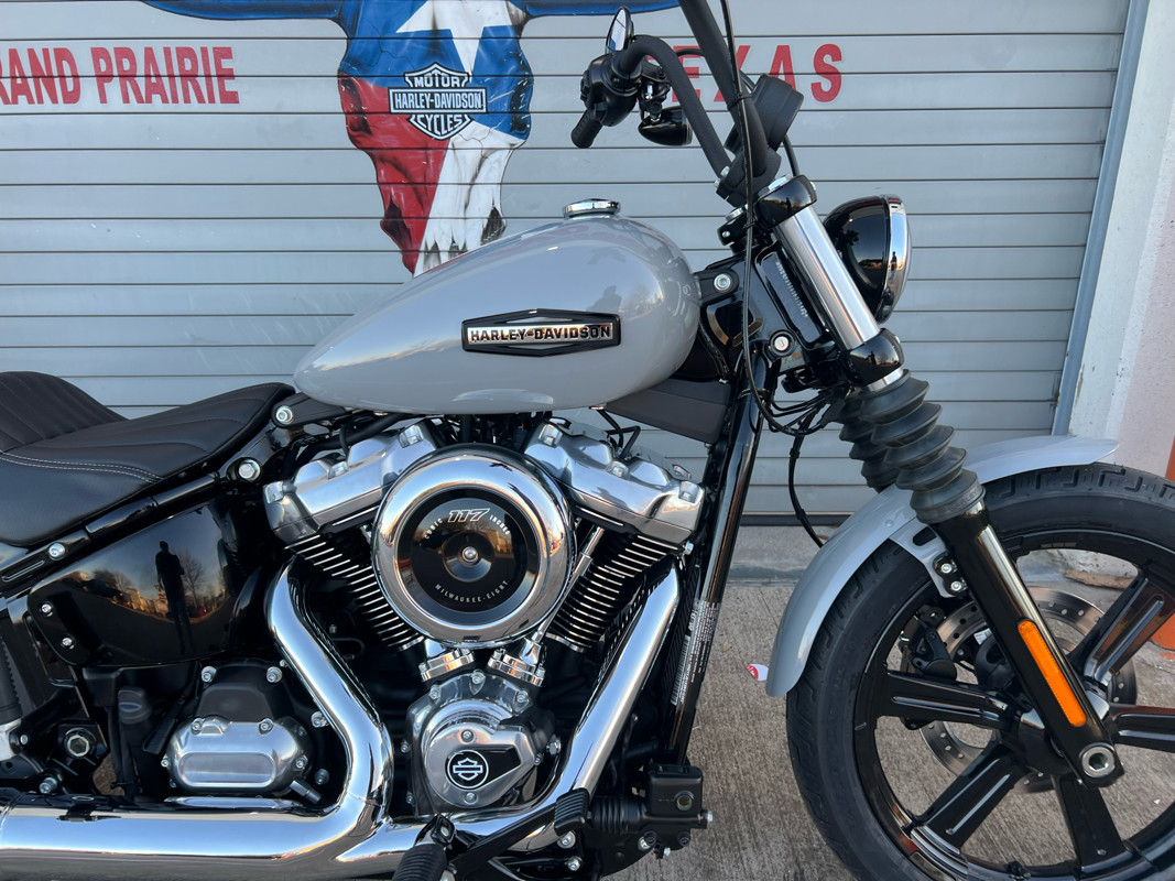 Street Bob®
