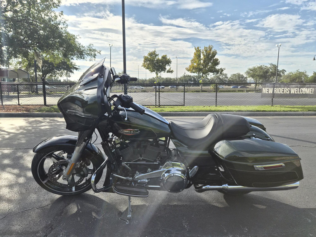 Street Glide®