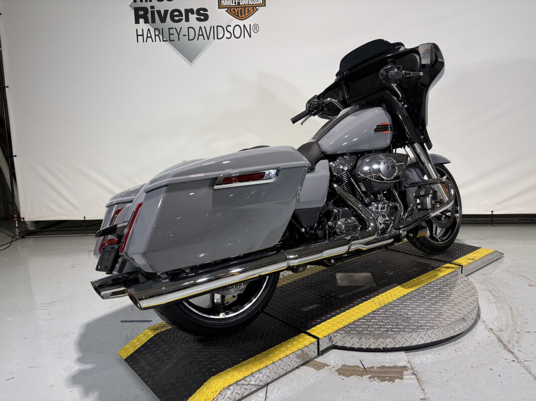 Street Glide®