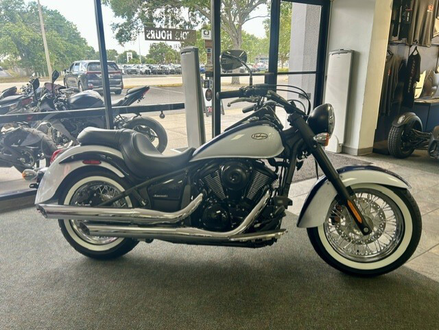 Vulcan 900 Classic LT	