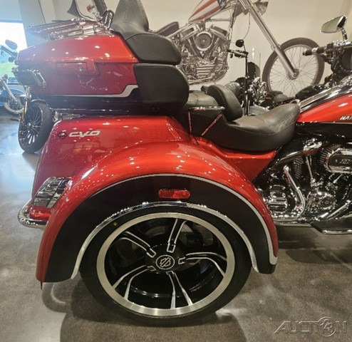 CVO® Tri Glide® Ultra