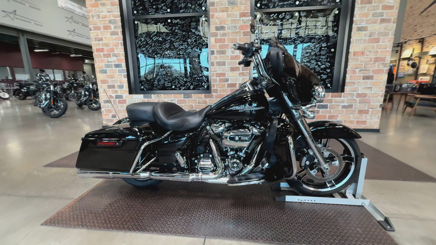 Street Glide®