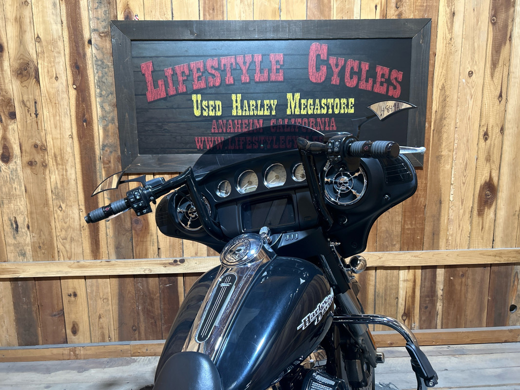 Street Glide®