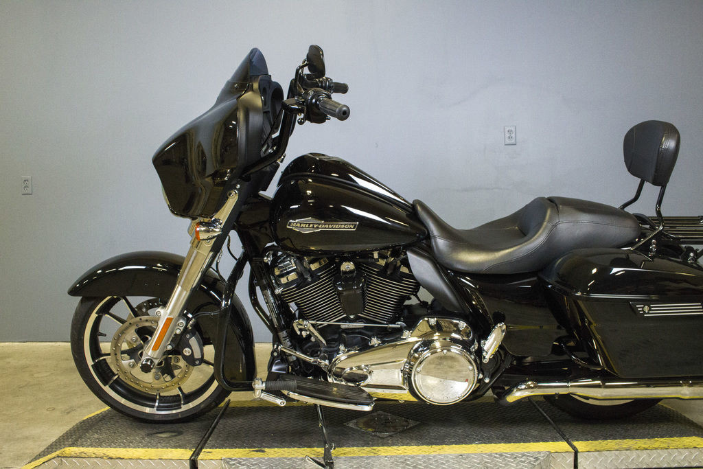 Street Glide®