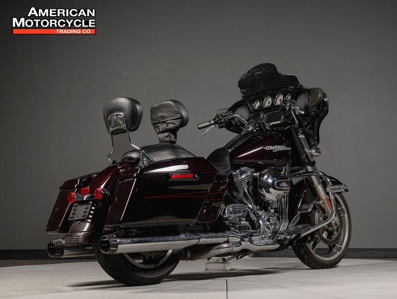 Street Glide®