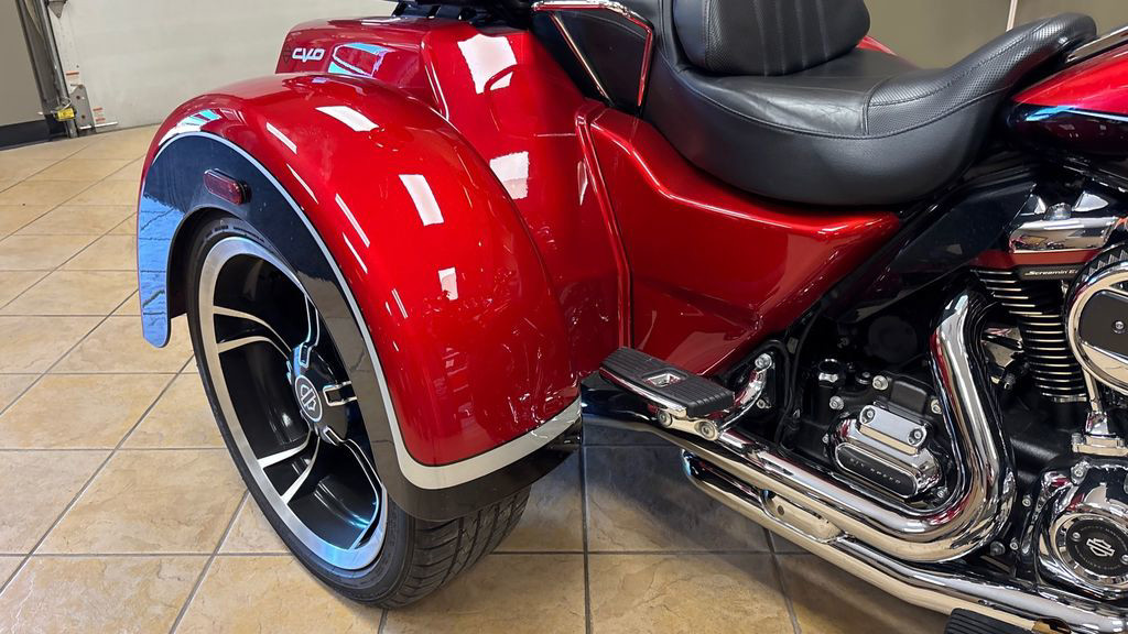 CVO® Tri Glide® Ultra