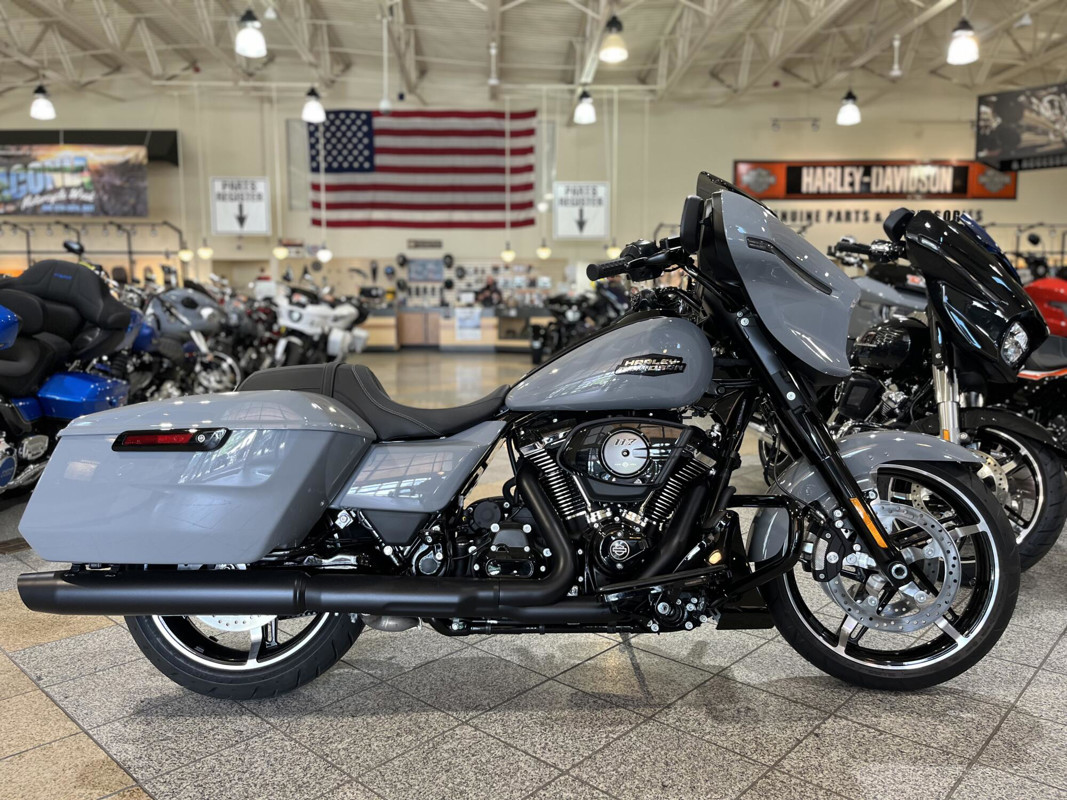 Street Glide®