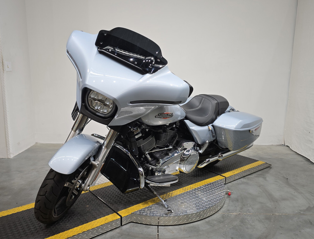 Street Glide®