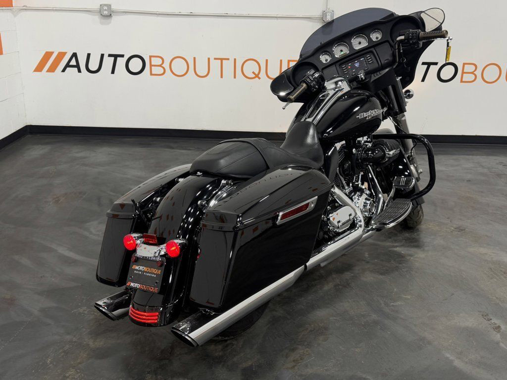 Street Glide®