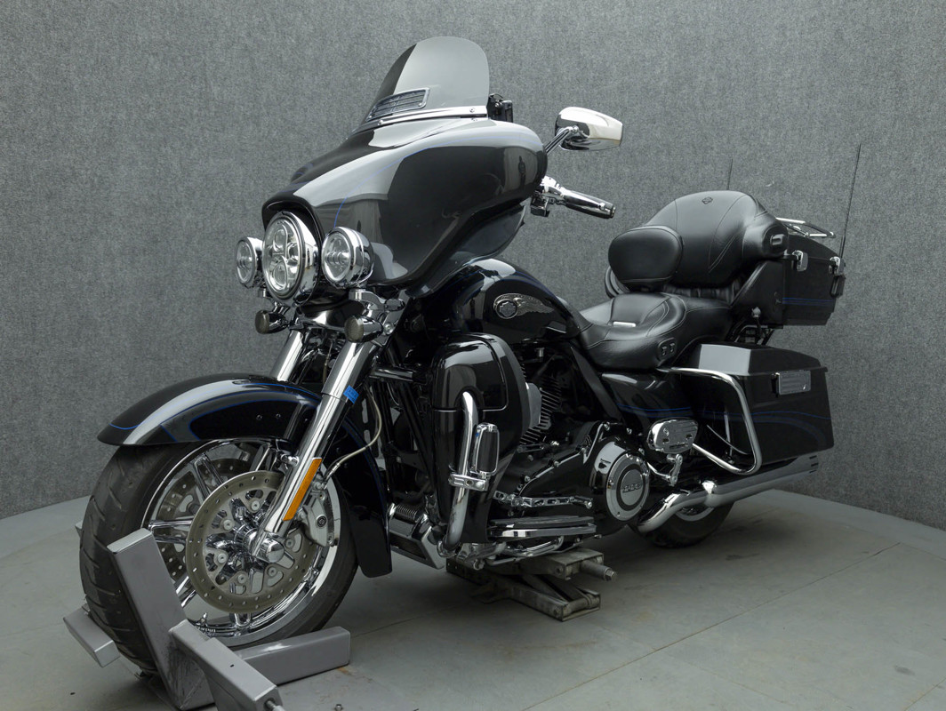 CVO® Ultra Classic® Electra Glide® 110th Anv. Ed.
