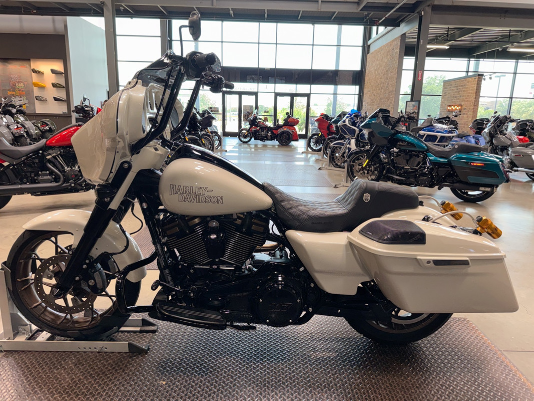 Street Glide® ST