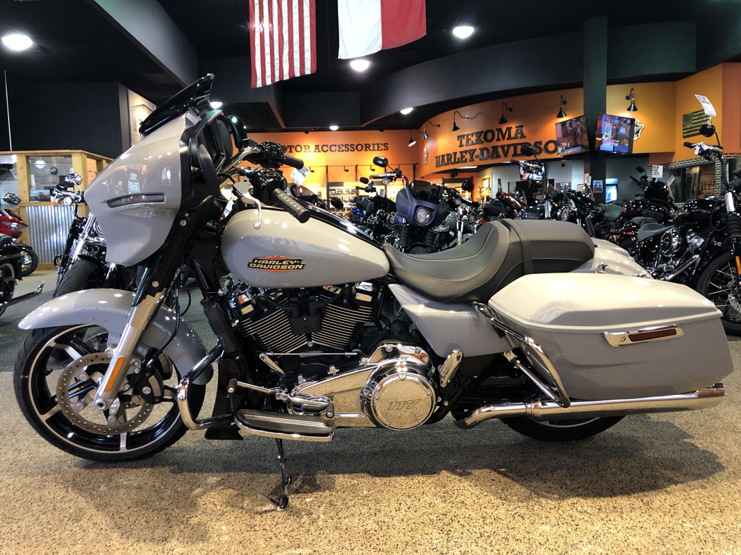 Street Glide®