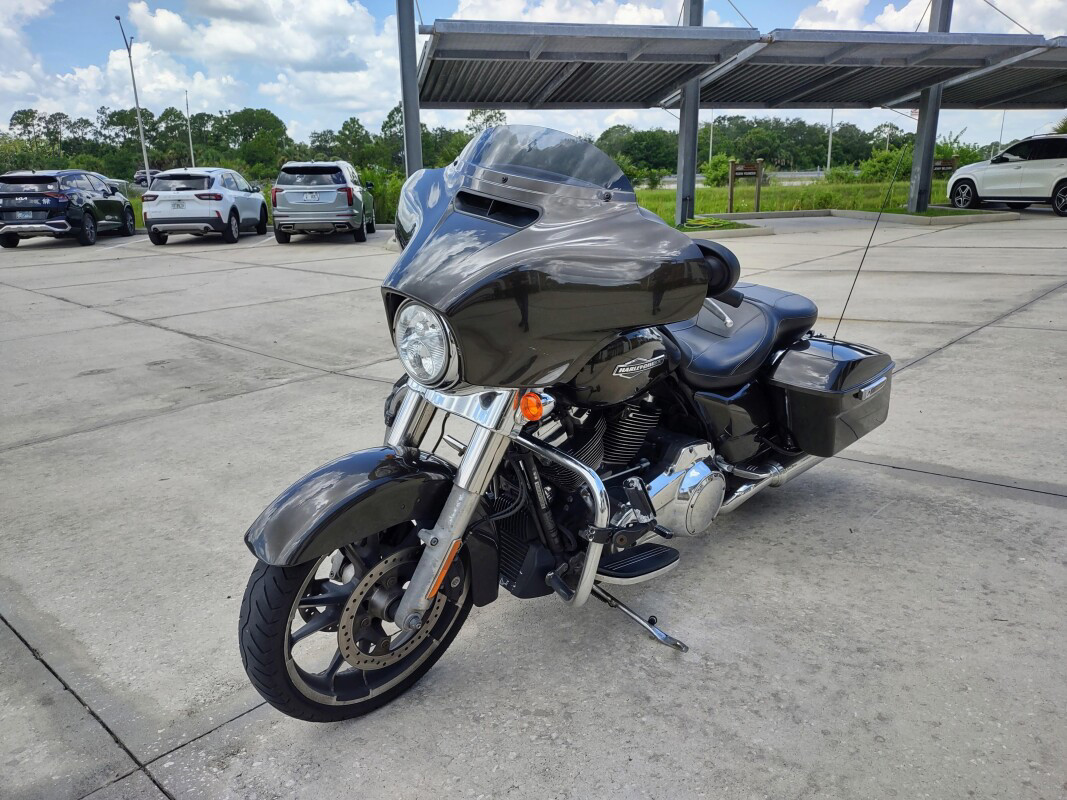 Street Glide®