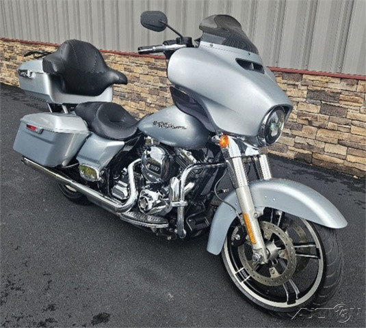 Street Glide®