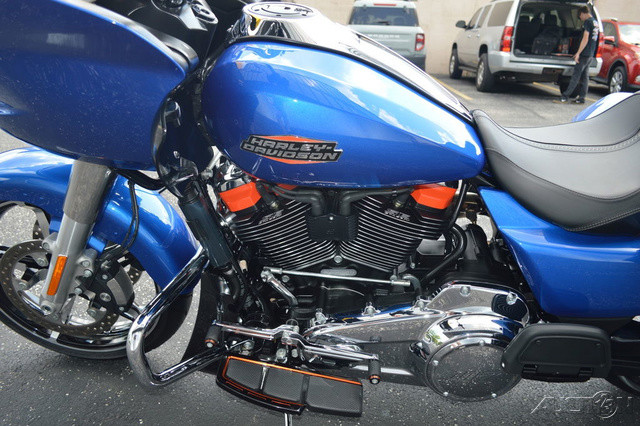 Road Glide®