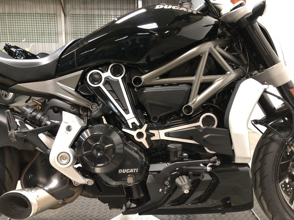 Diavel Dark
