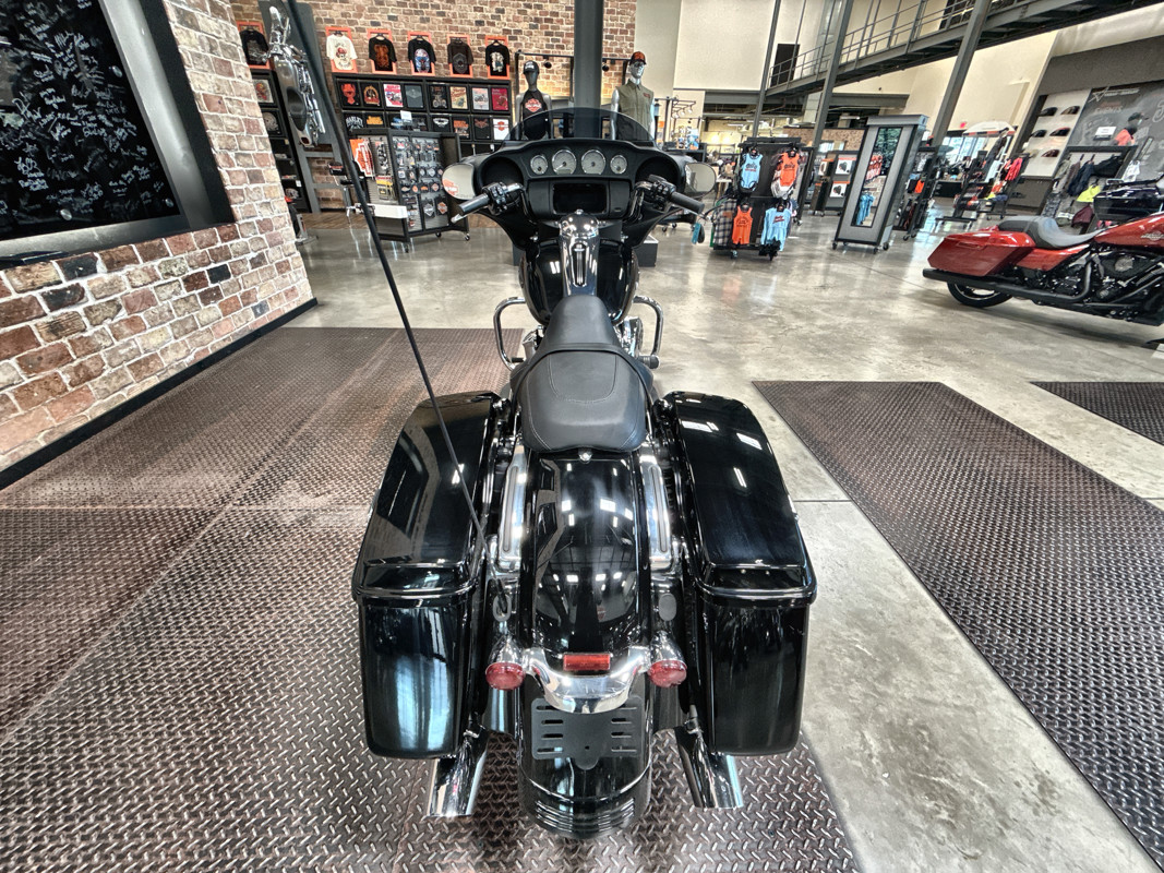 Street Glide®