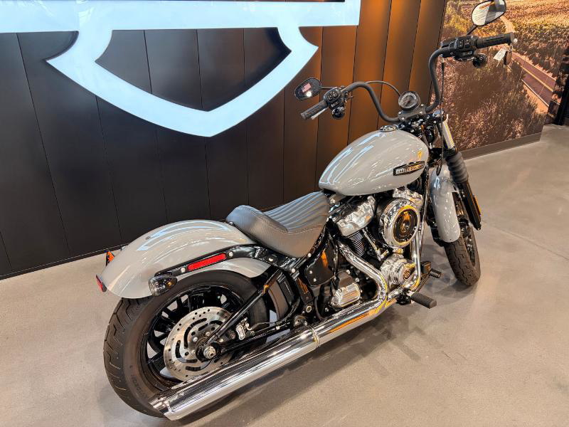Street Bob®