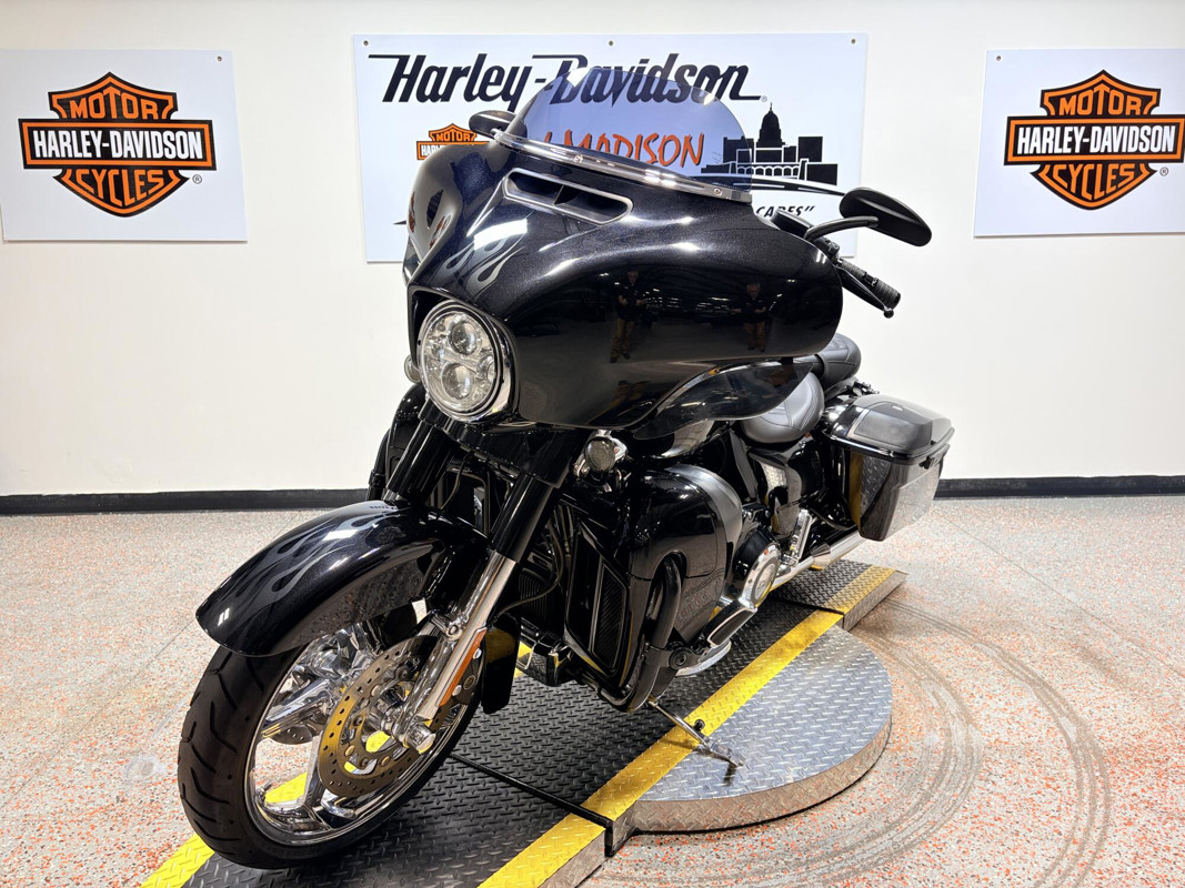 CVO® Street Glide®