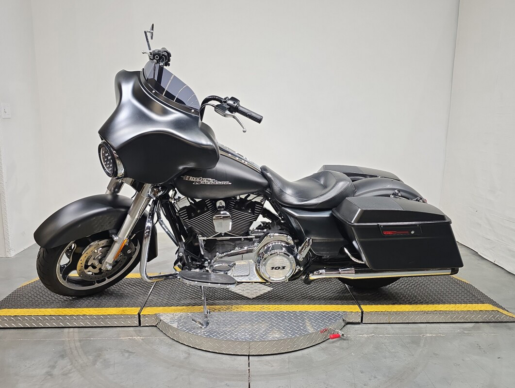 Street Glide®