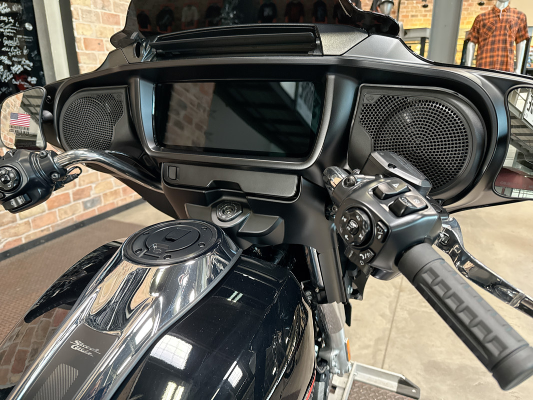 Street Glide®