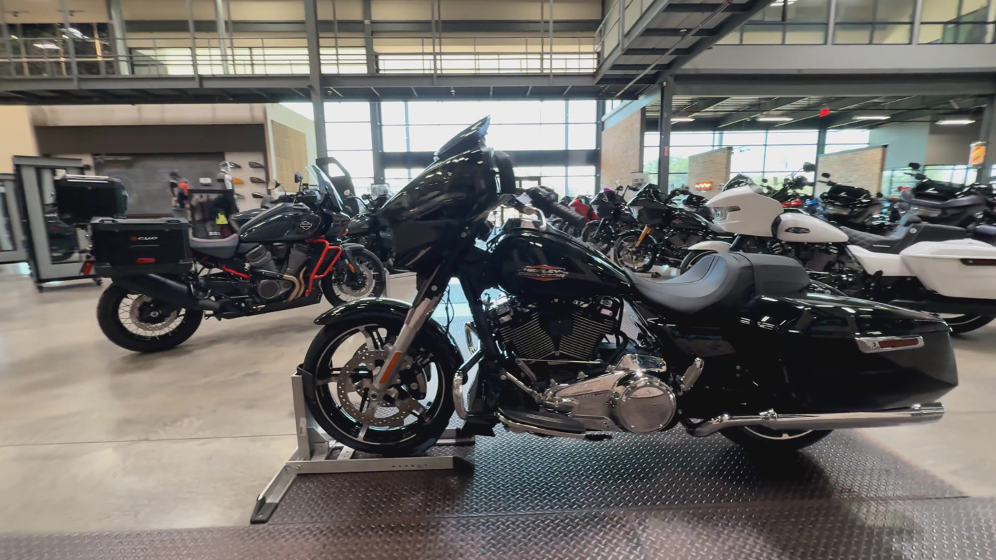 Street Glide®