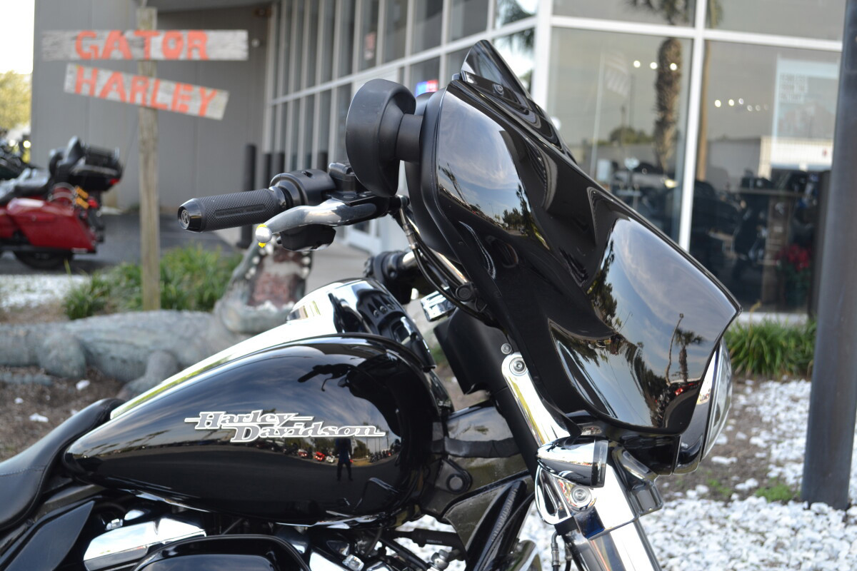 Street Glide®