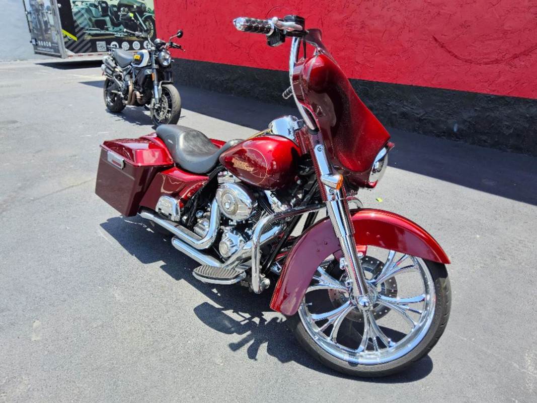 Street Glide®
