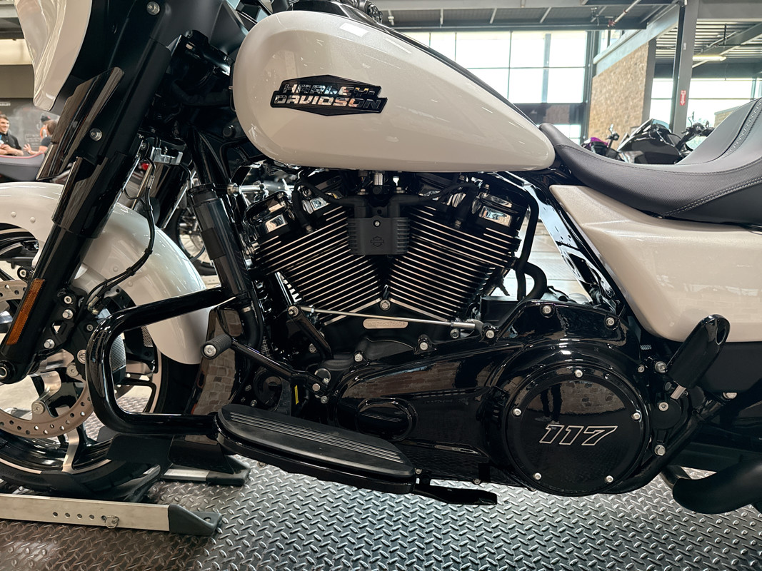 Street Glide®