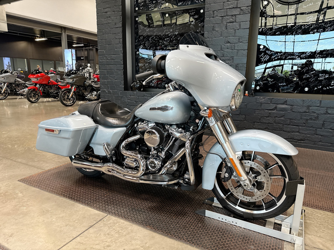 Street Glide®
