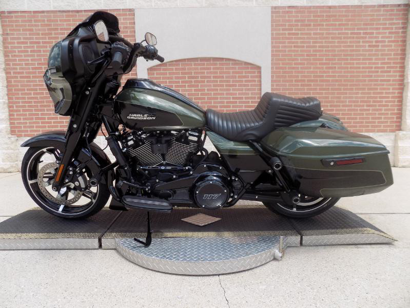 Street Glide®