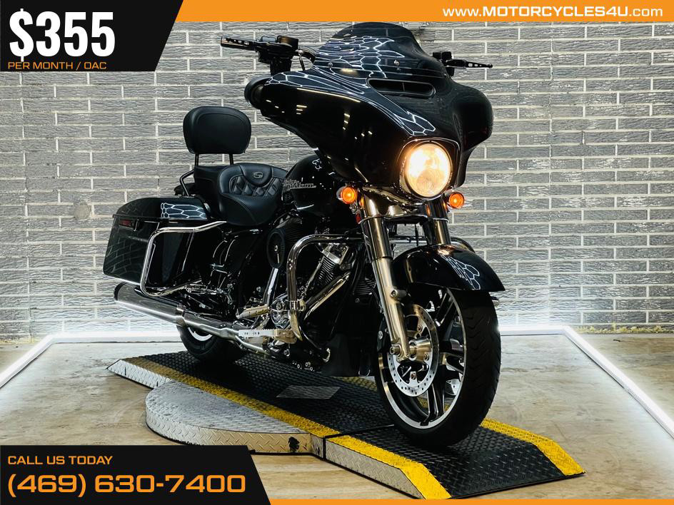 Street Glide®