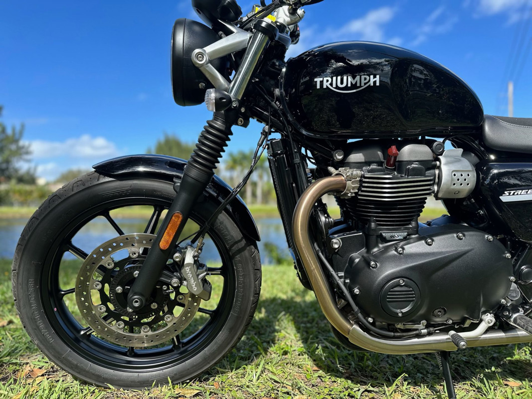 STREET TWIN 