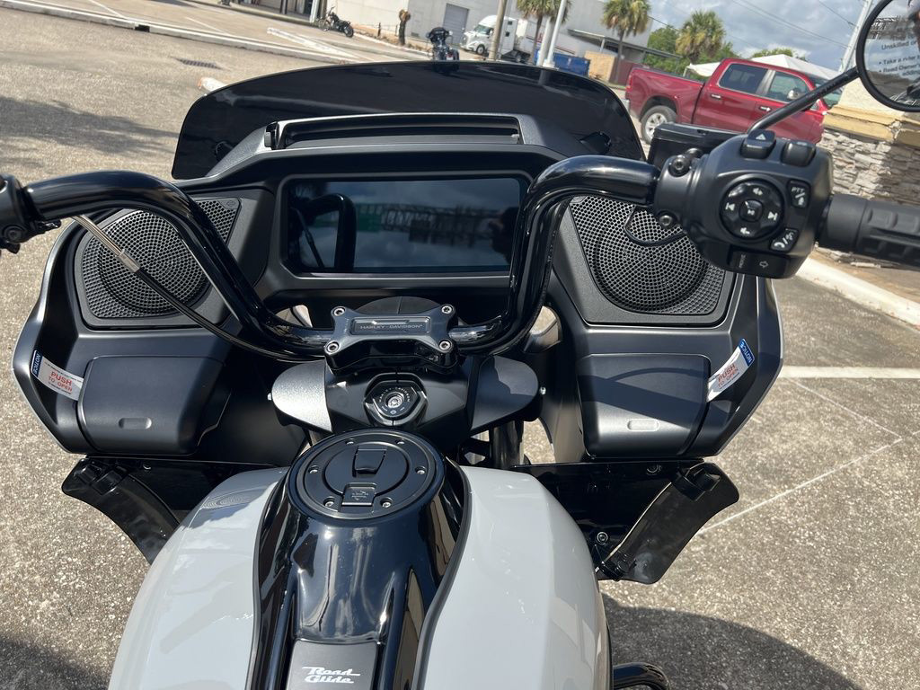 Road Glide®