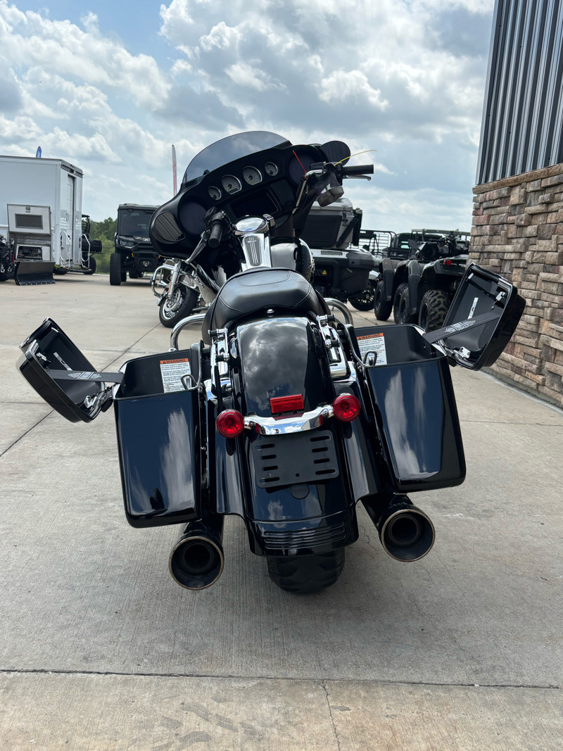 Street Glide®