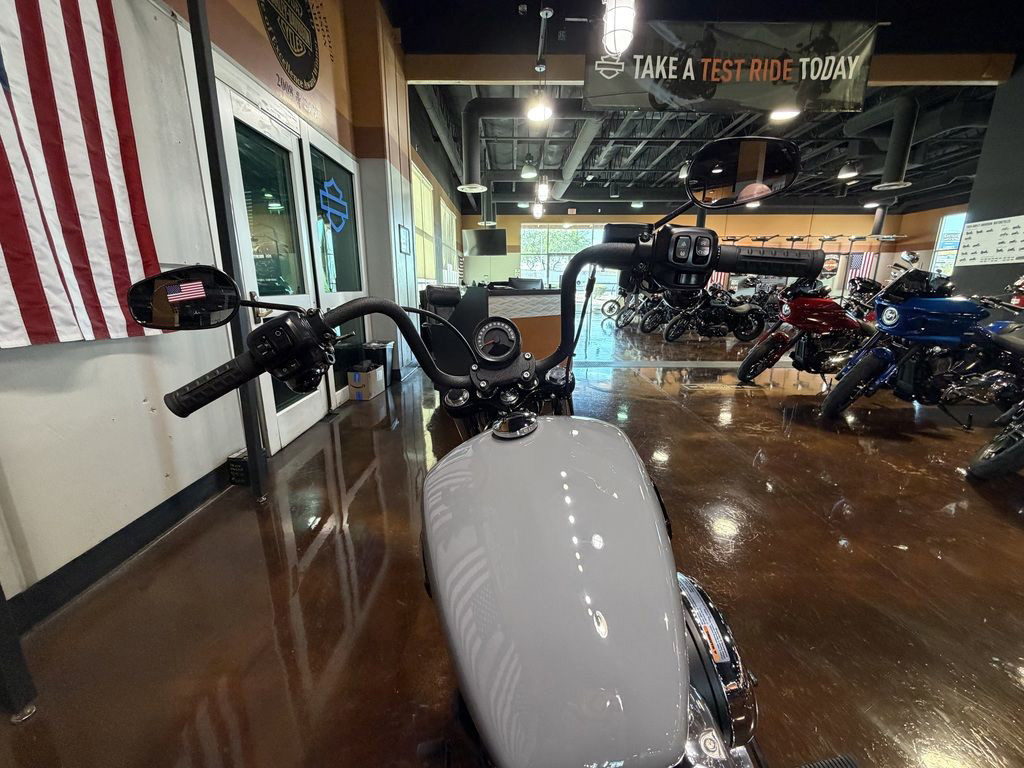 Street Bob®