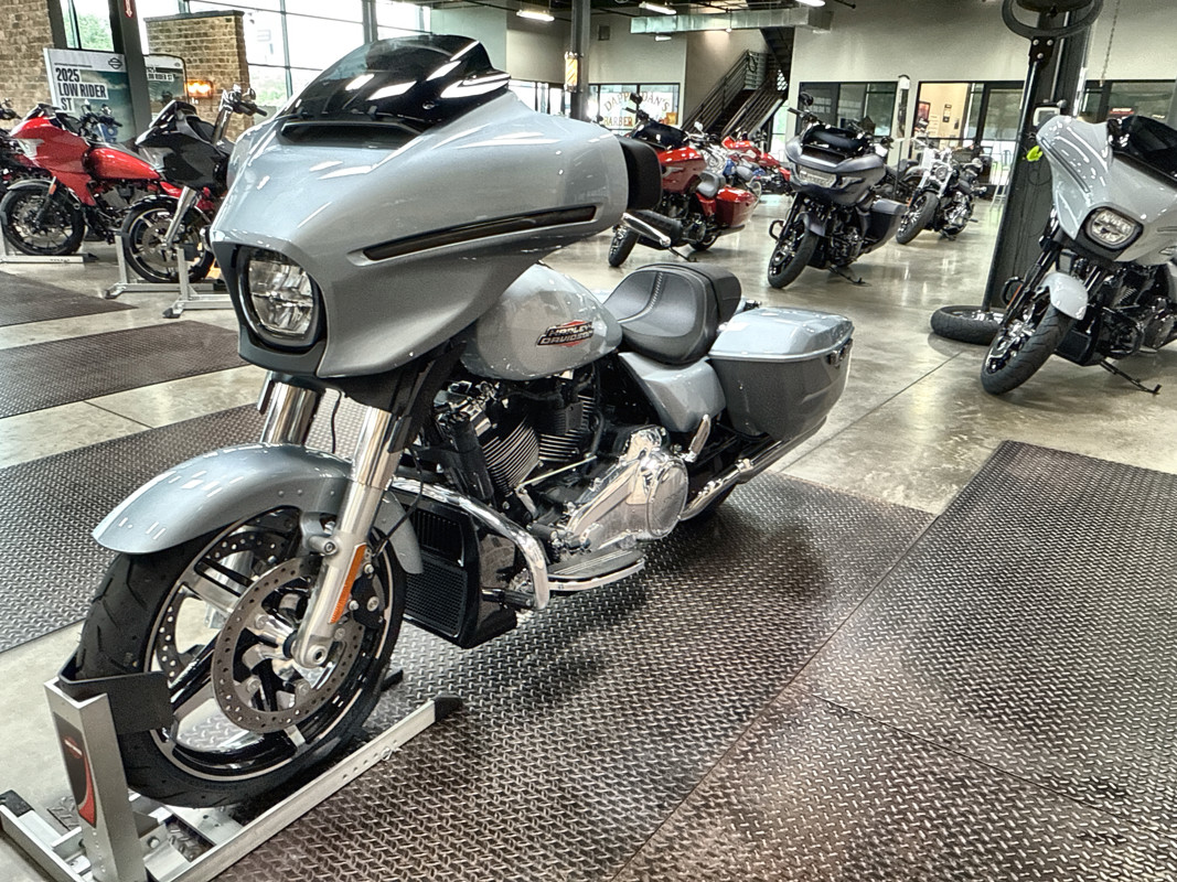 Street Glide®
