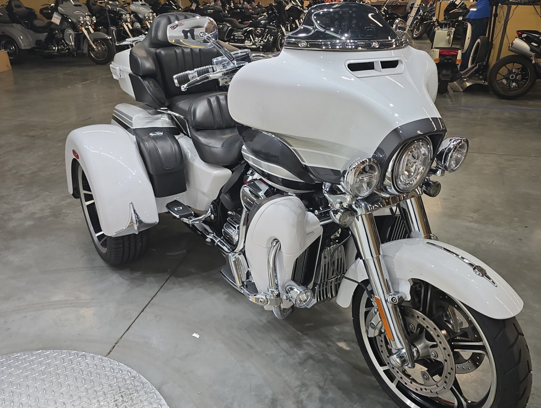 CVO Tri Glide® Ultra
