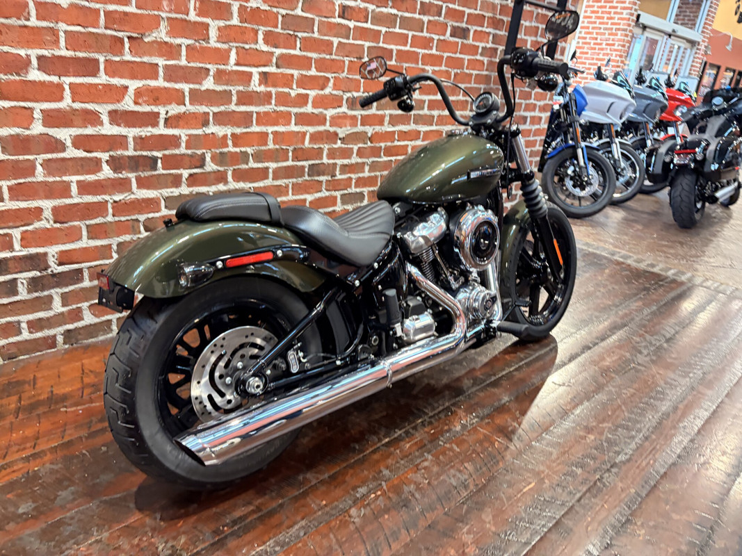 Street Bob®