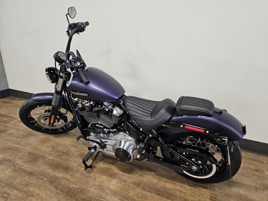 Street Bob®
